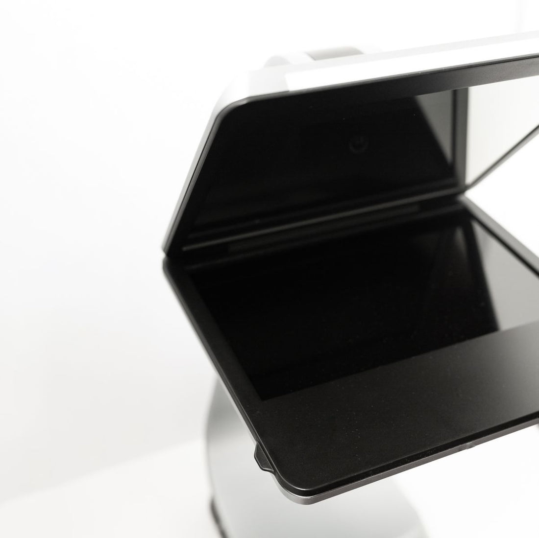 iVi close-up detail of the beam-splitter glass and premium hardware finish.